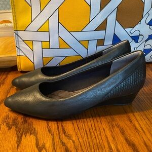 Rockport black wedge heel pumps heels sz 7.5